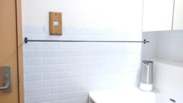 洗面所DIY　壁にタイルシールを貼る